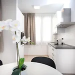 Ξενοδοχείο με διαμερίσματα Turinhometown 4*