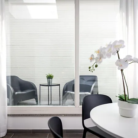 アパートホテル Turinhometown 4*